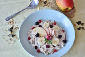 oatmeal, RLS, breakfast, berries, fruit, apple, abdominal pain