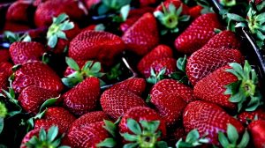 strawberries, fruit, berries, fiber, acne