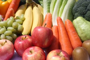 fruits, veggies, vegetable, carrot, apple, banana, grapes, lettuce, colon cancer